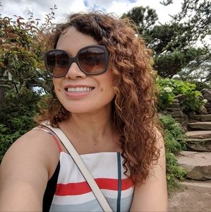 Meet your Posher, Yesenia